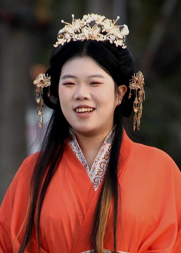 拍摄的人物肤色偏红  相机应如何设置  请教耀林