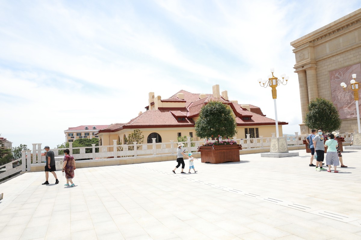 参观海军博物馆广场以及进入大厅