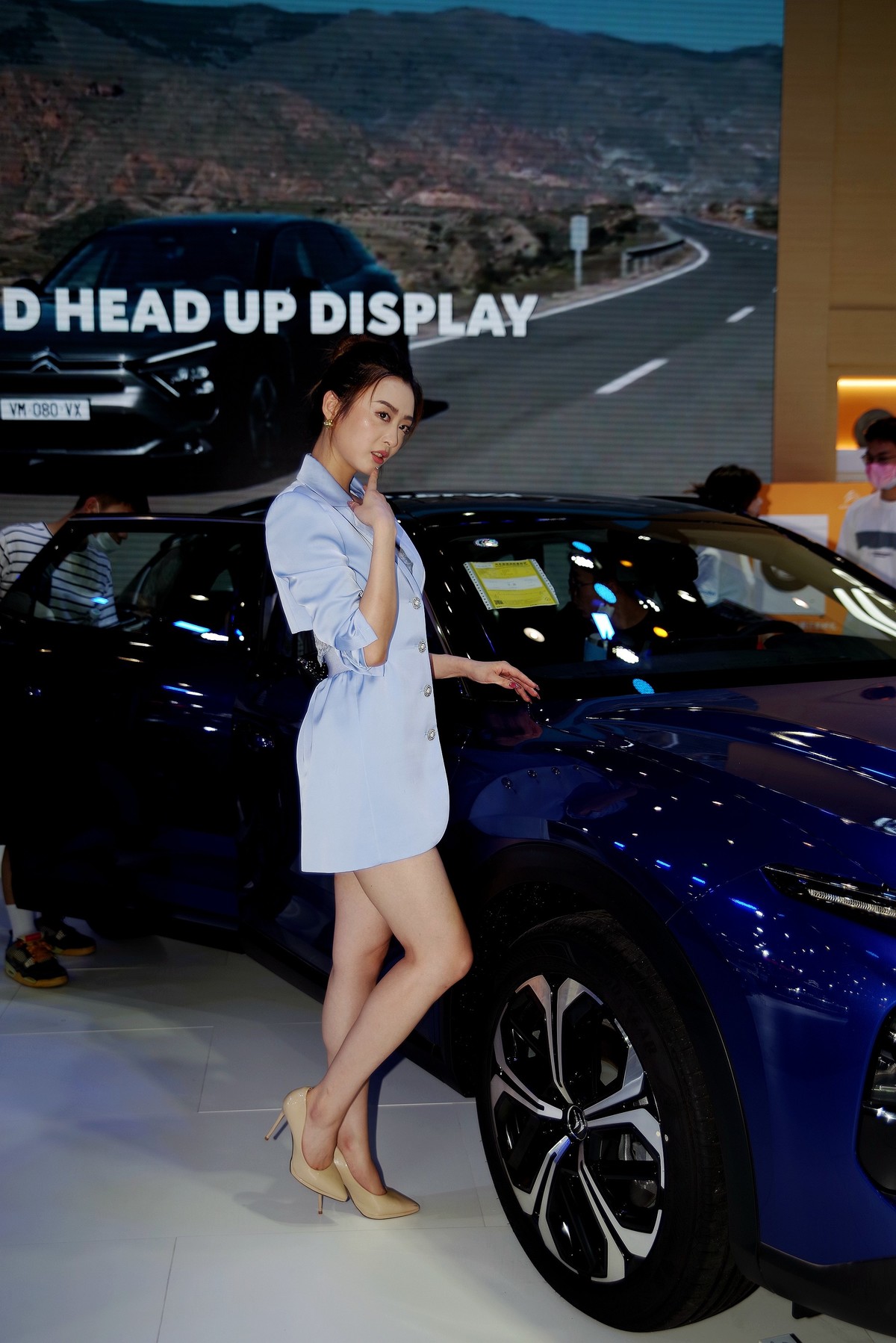 室内环境人像---2020华中国际车展上的杭杭美女！