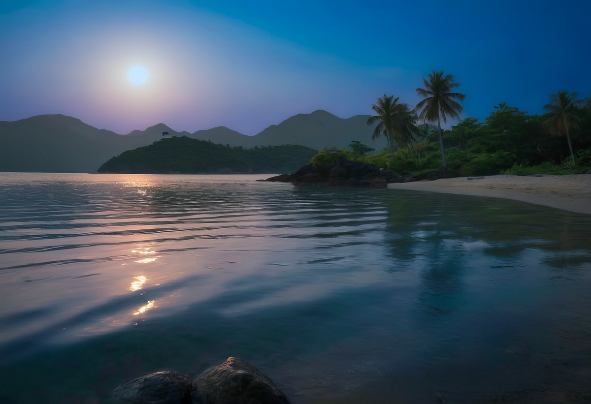 月色撩人：海岛之夜的浪漫与神秘