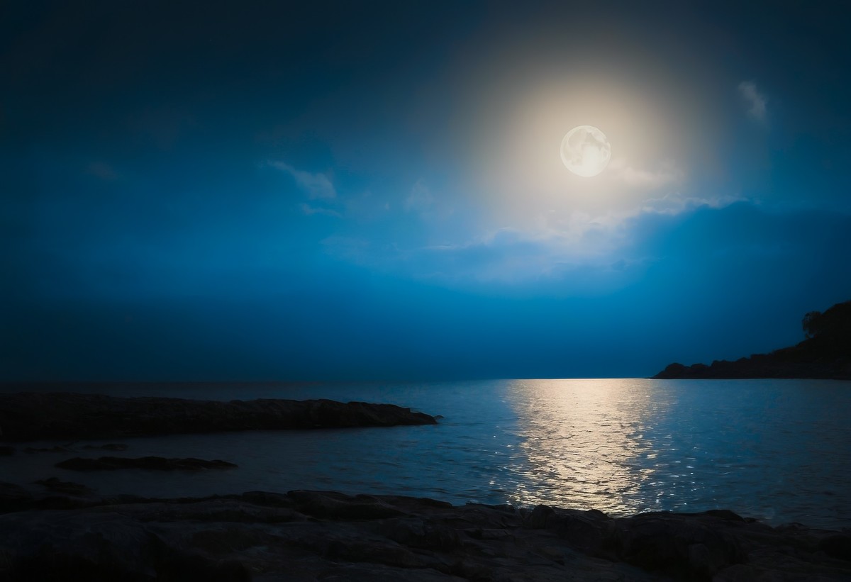 月色撩人：海岛之夜的浪漫与神秘