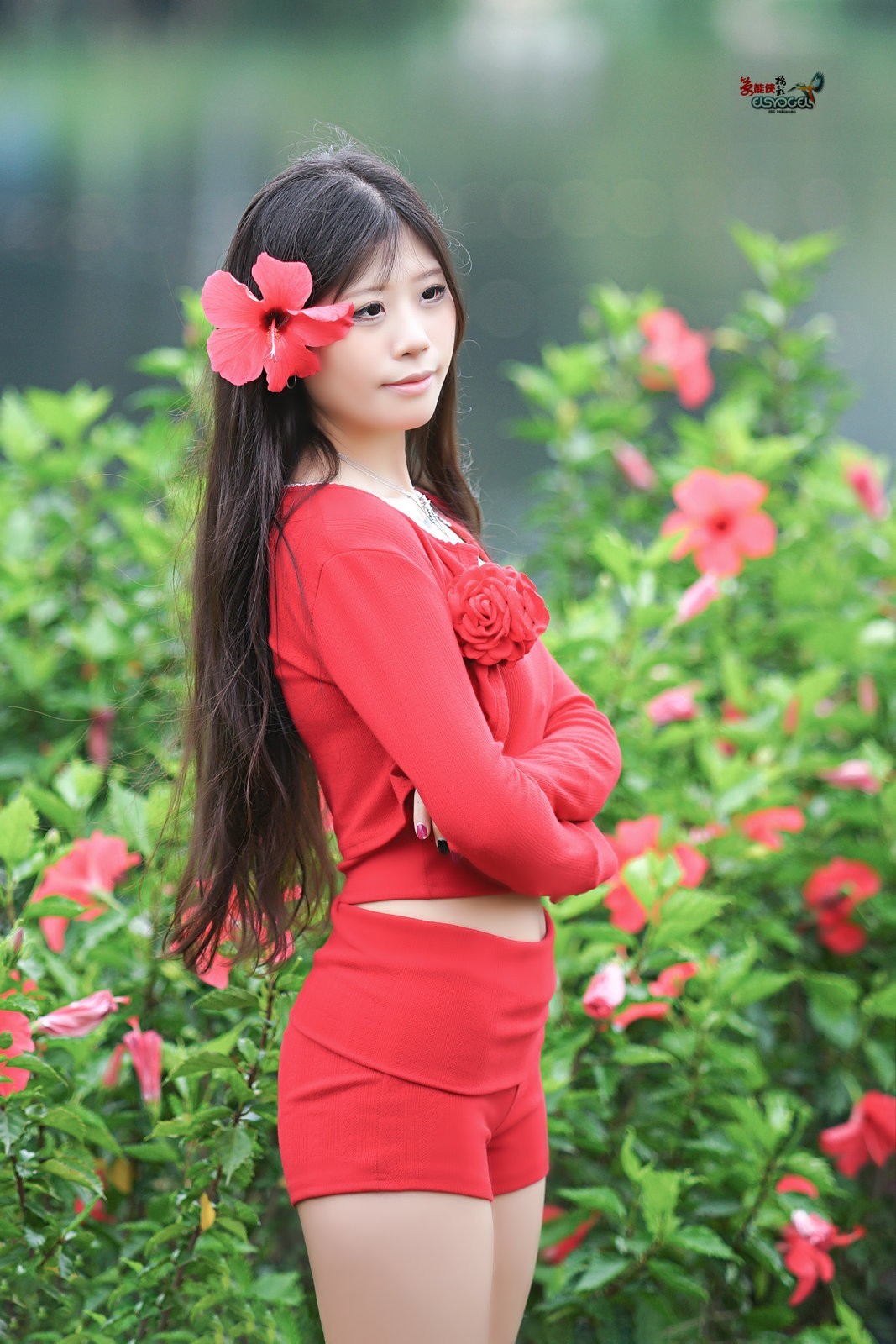 【万绿丛中一点红】---媛媛