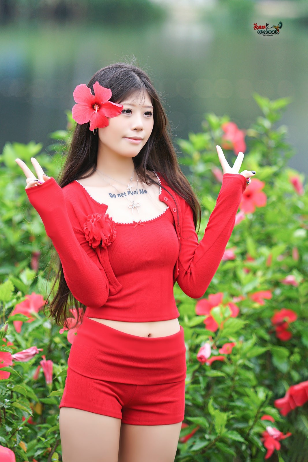 【万绿丛中一点红】---媛媛