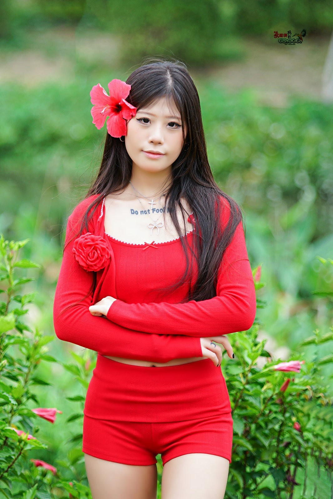 【万绿丛中一点红】---媛媛