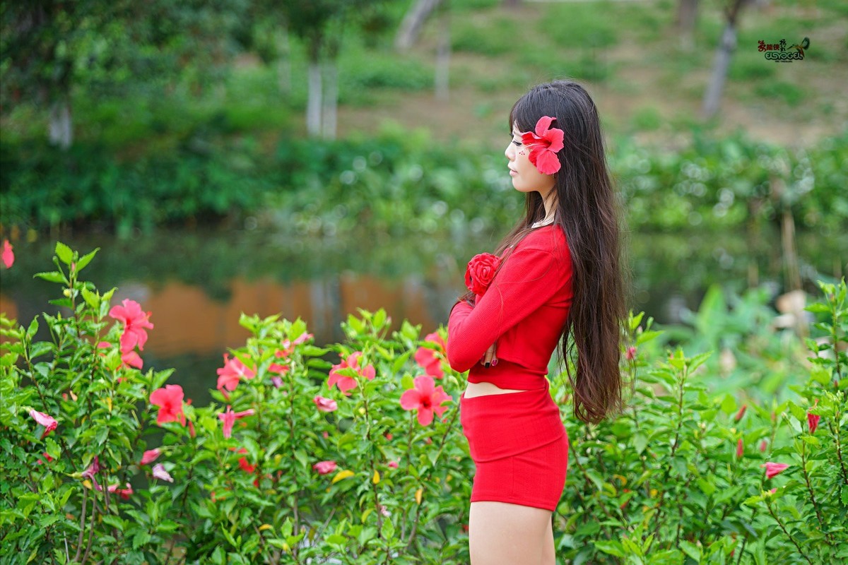 【万绿丛中一点红】---媛媛