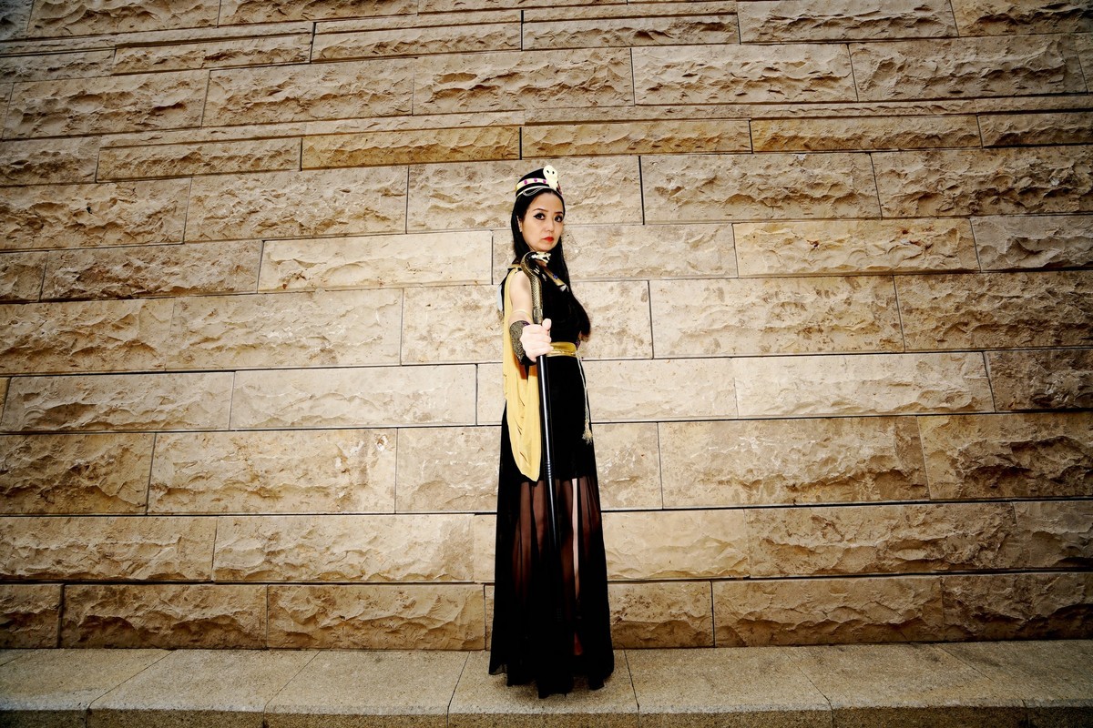 盘龙城遗址公园的美女！