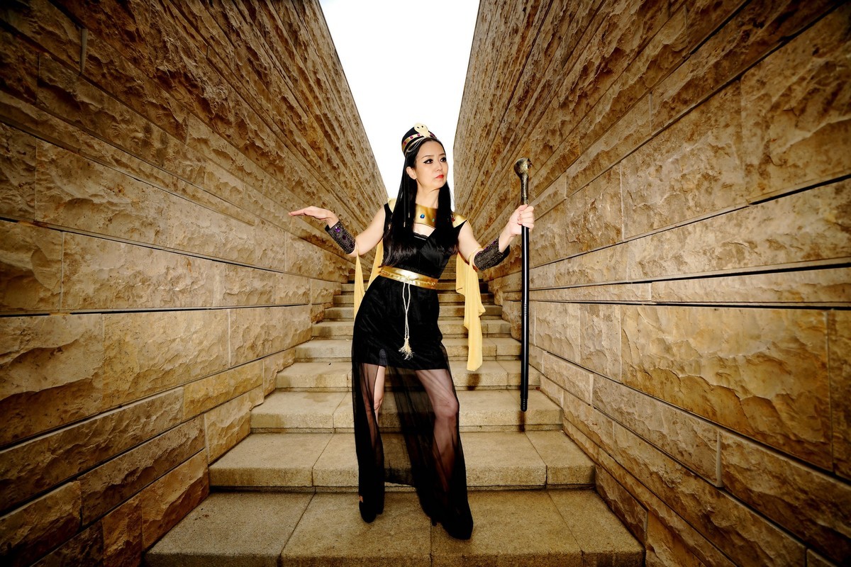 盘龙城遗址公园的美女！