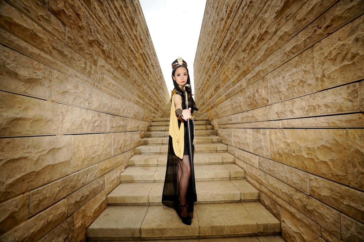 盘龙城遗址公园的美女！