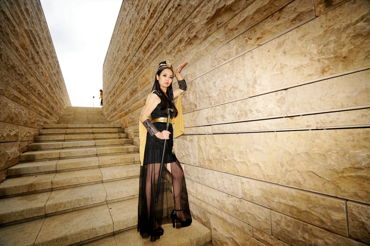 盘龙城遗址公园的美女！