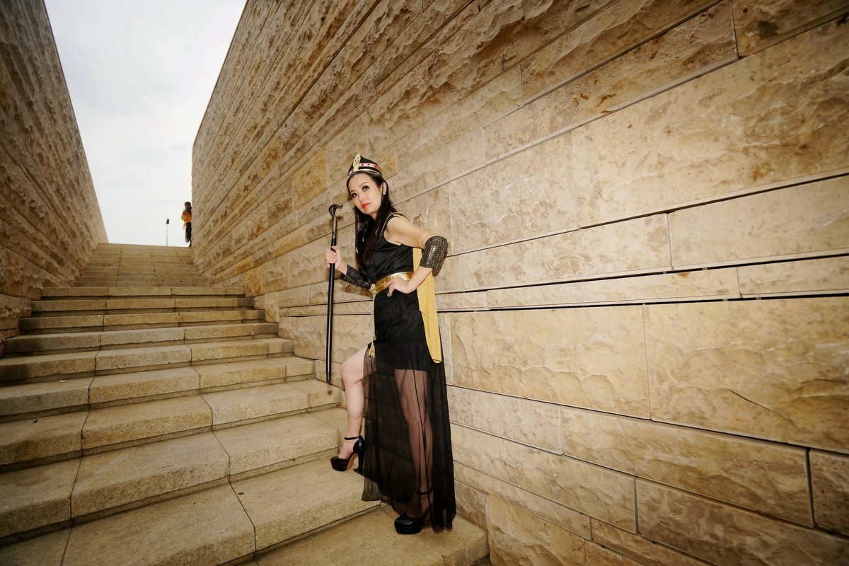 盘龙城遗址公园的美女！