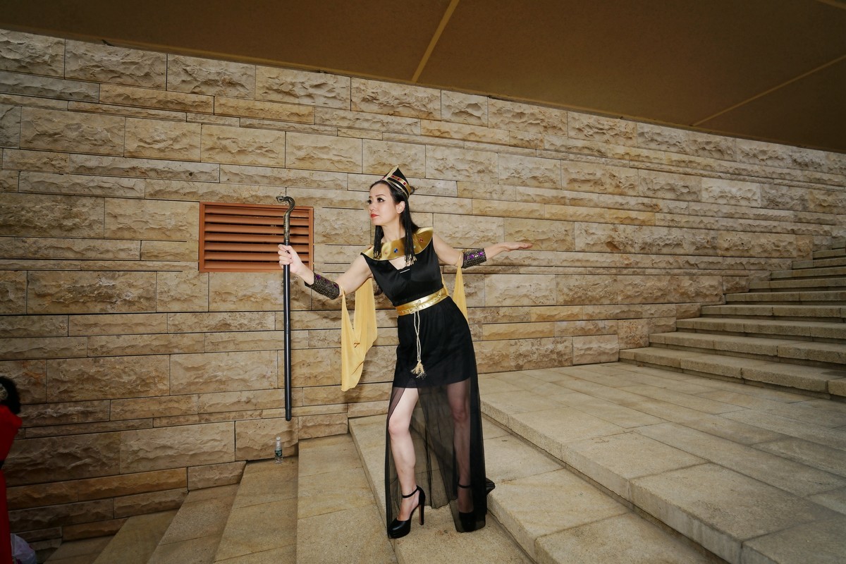 盘龙城遗址公园的美女！