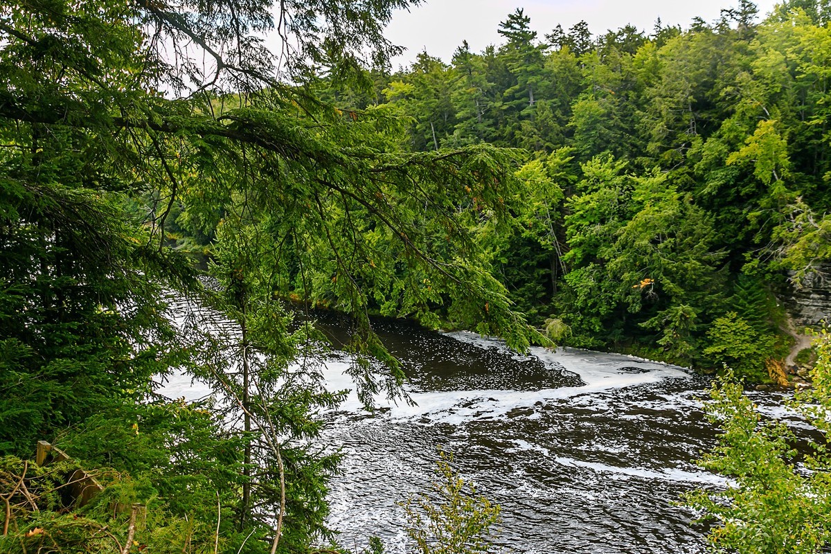 加拿大、美国游记（112）：（美）密歇根州 · 画岩湖滨景区 · 琥珀瀑布