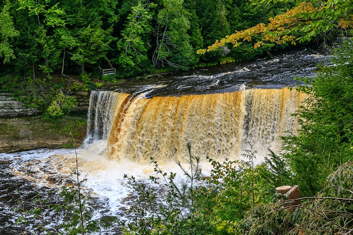 加拿大、美国游记（112）：（美）密歇根州 · 画岩湖滨景区 · 琥珀瀑布