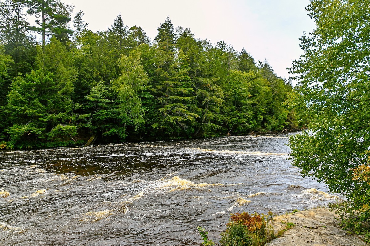 加拿大、美国游记（112）：（美）密歇根州 · 画岩湖滨景区 · 琥珀瀑布