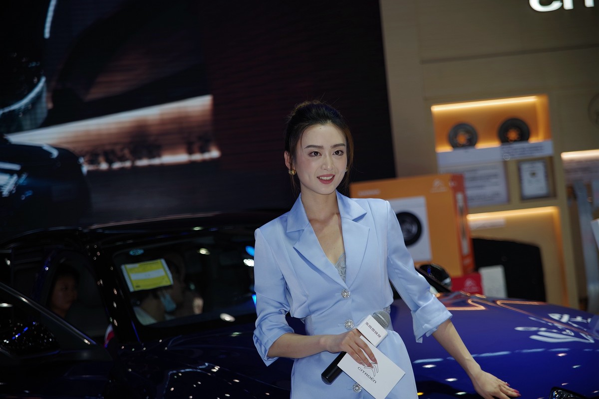 室内环境人像---2020华中国际车展上的杭杭美女！