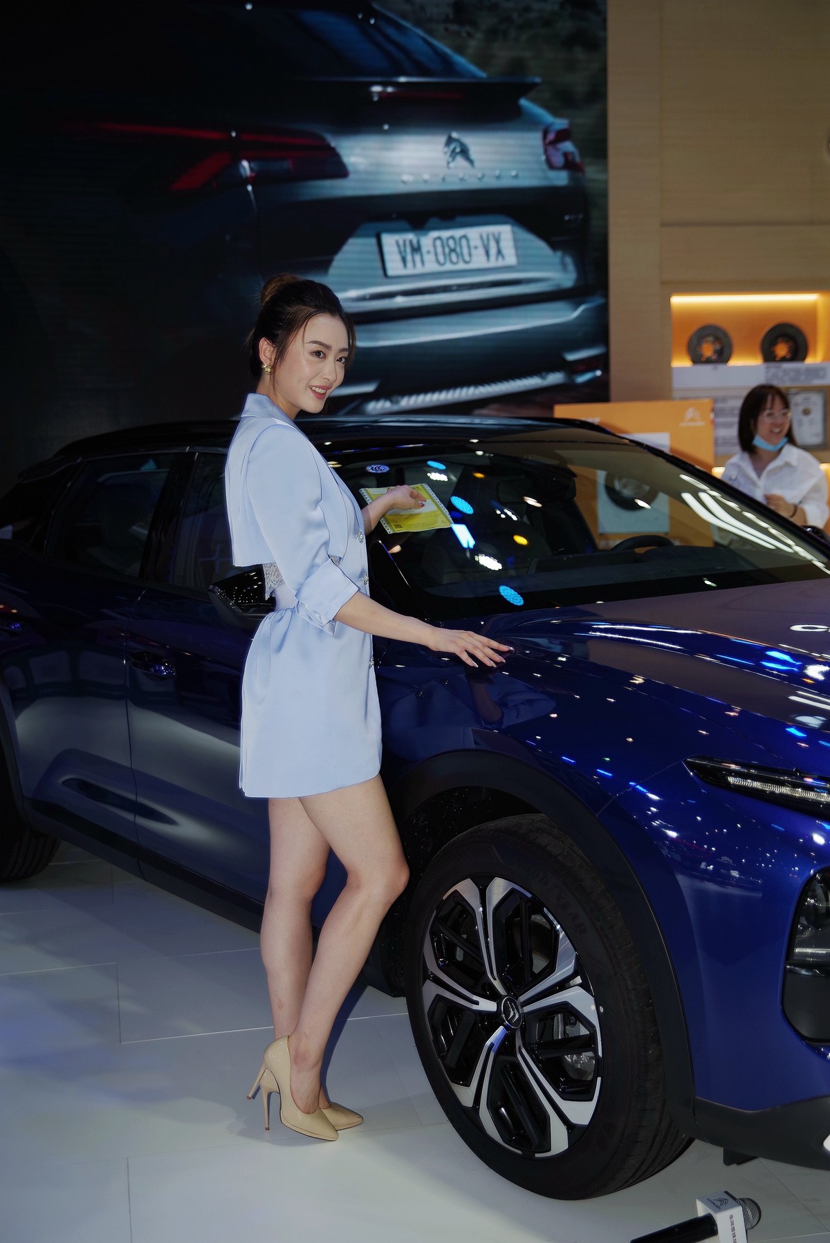 室内环境人像---2020华中国际车展上的杭杭美女！