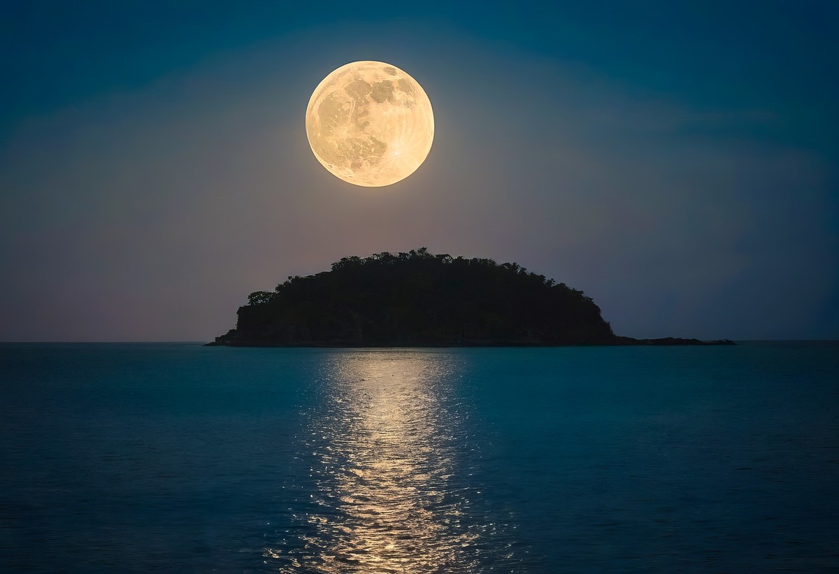 月色撩人：海岛之夜的浪漫与神秘