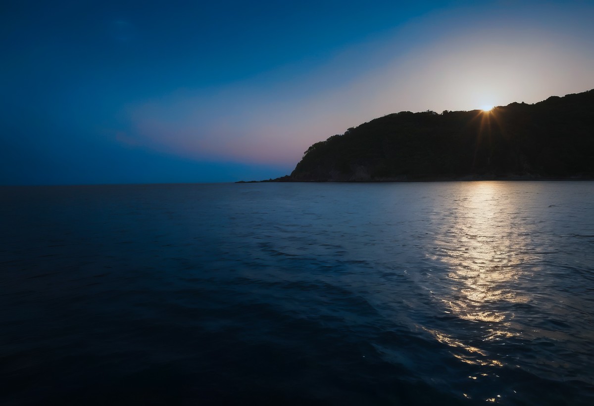 月色撩人：海岛之夜的浪漫与神秘