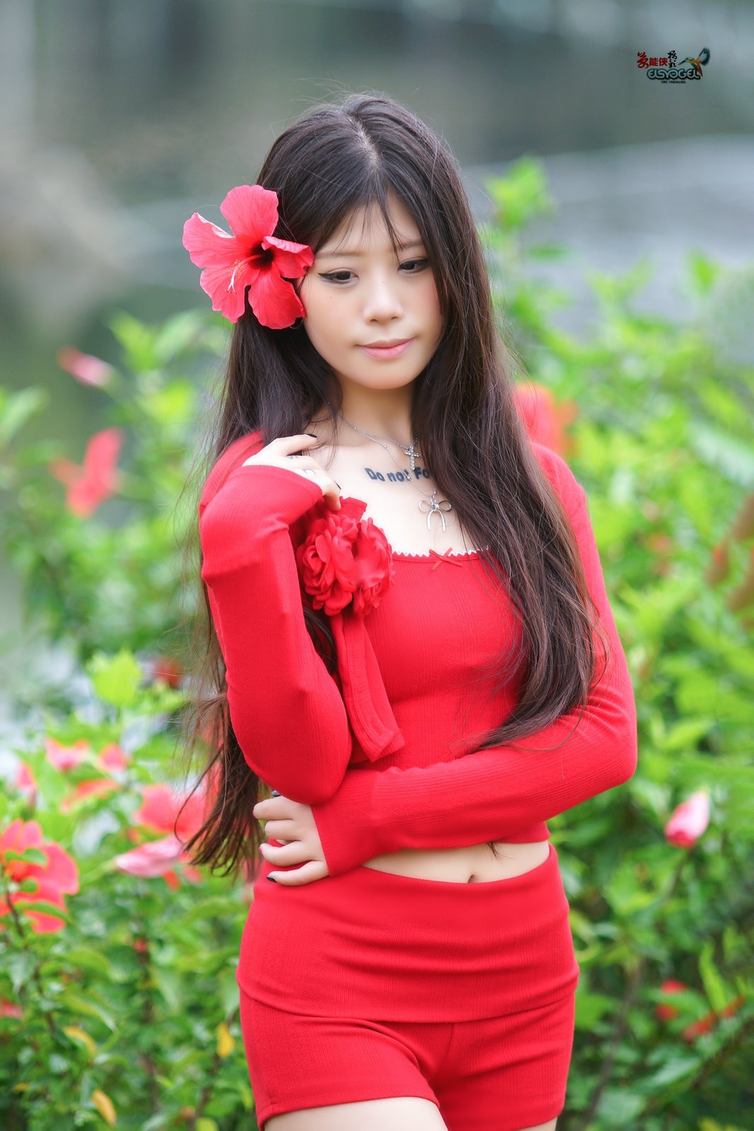 【万绿丛中一点红】---媛媛