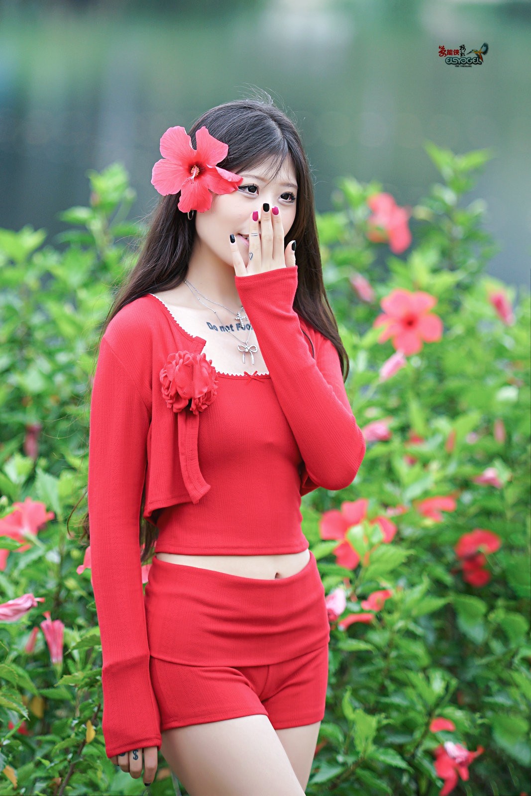 【万绿丛中一点红】---媛媛