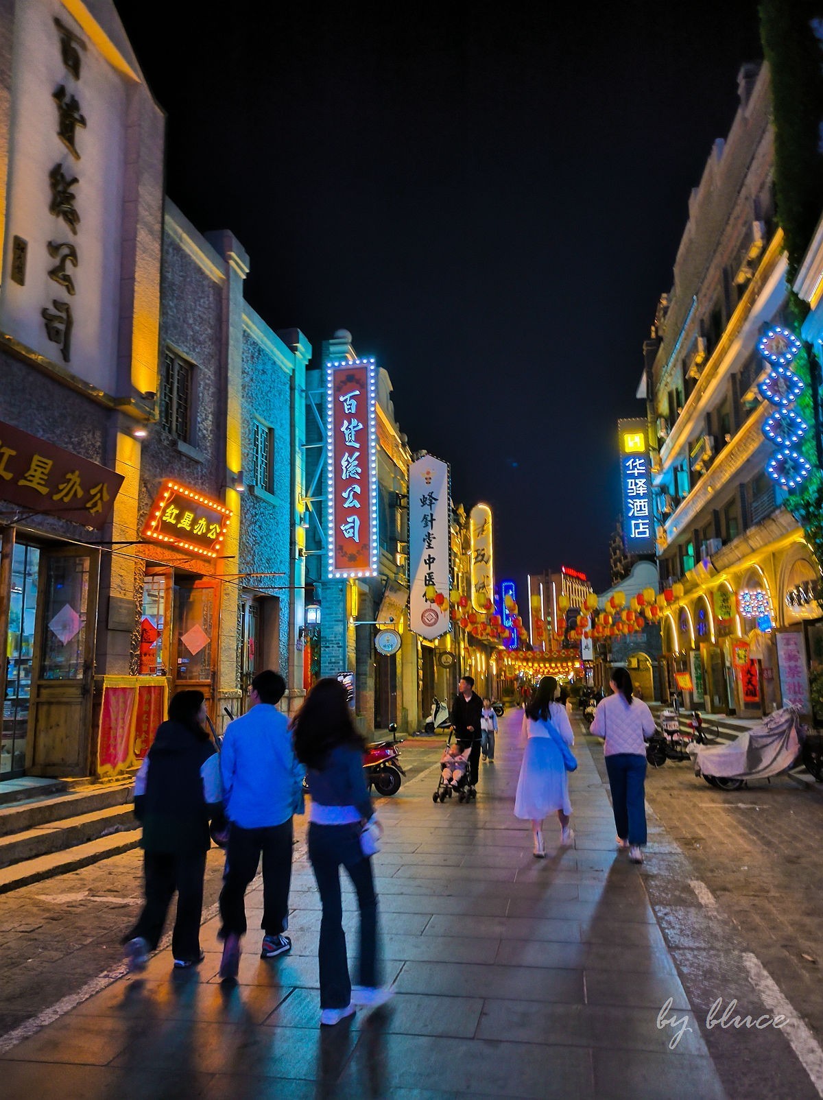 【连云港旅行纪实】老街区夜市很热闹