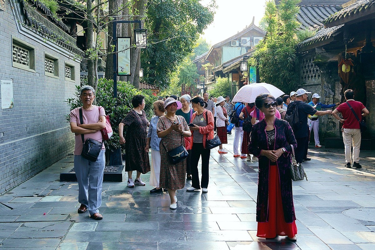 古稀老同学游成都宽窄巷