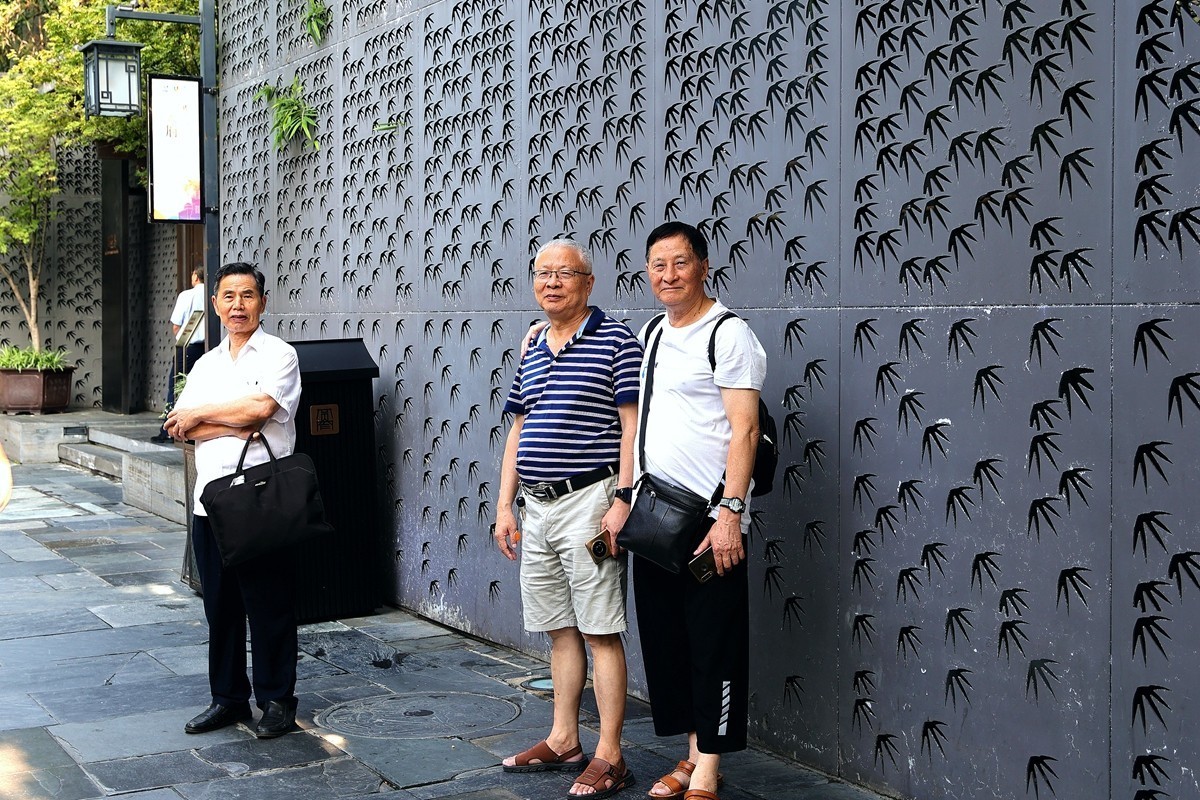 古稀老同学游成都宽窄巷
