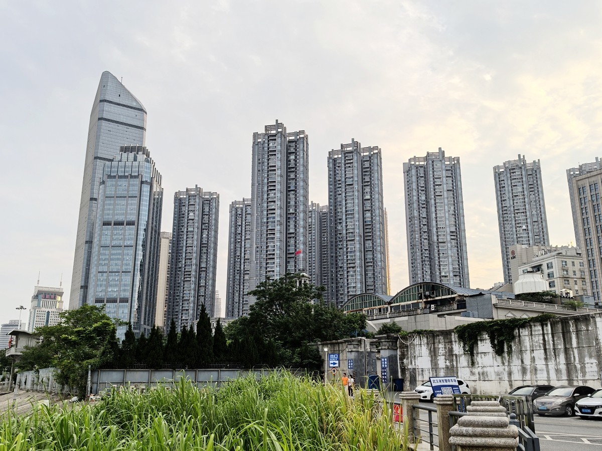 初夏黄昏散步偶拾2——武汉随笔