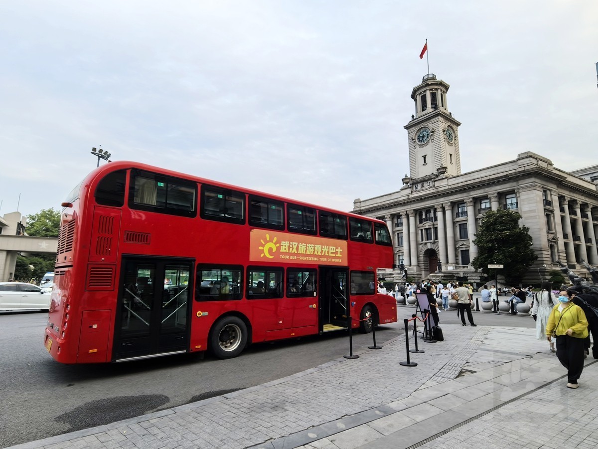 初夏黄昏散步偶拾2——武汉随笔