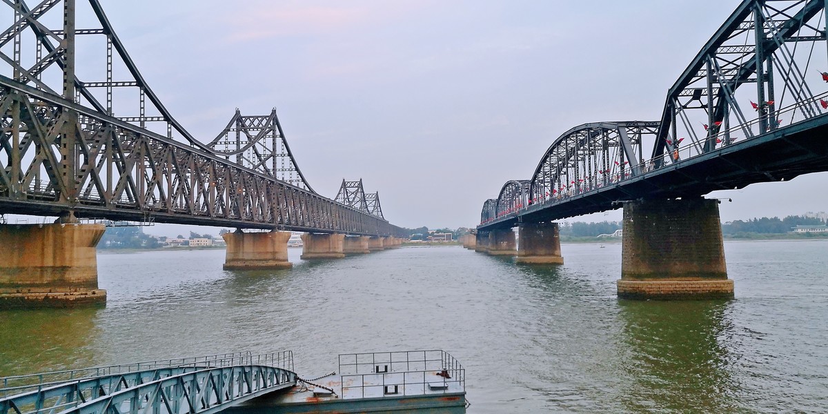 鸭绿江畔（手机版）