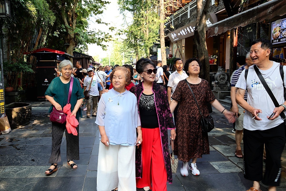 古稀老同学游成都宽窄巷