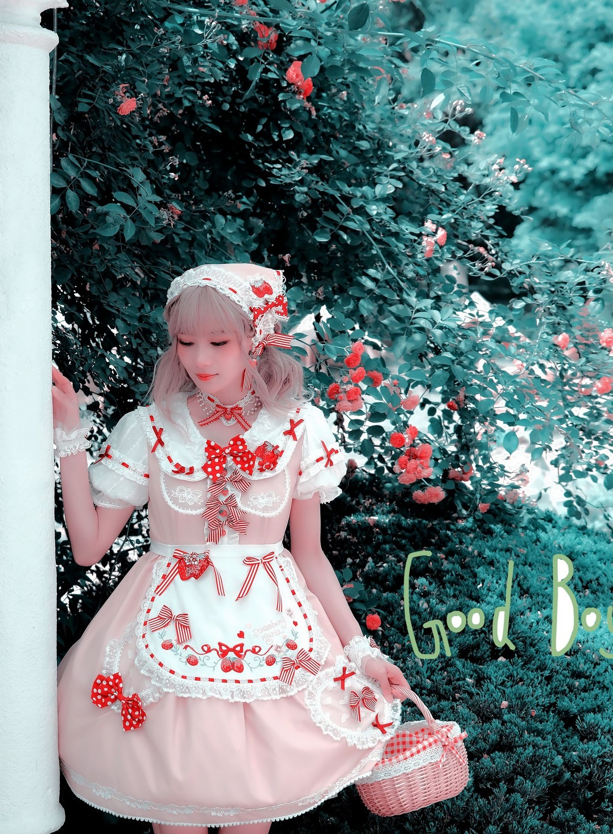 花园里靓丽的小女生