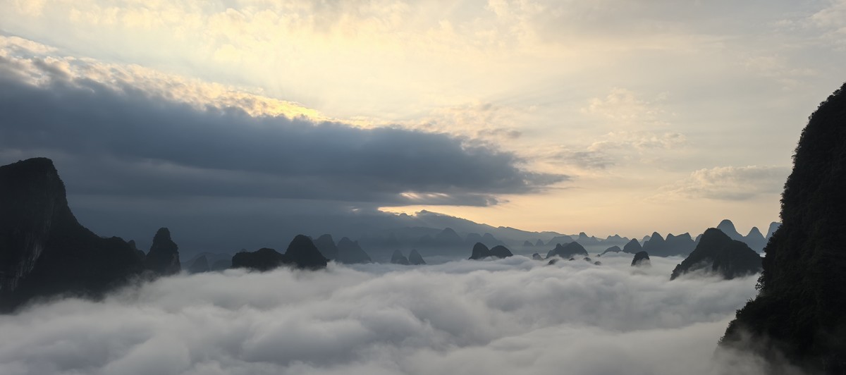 漓江日出风光