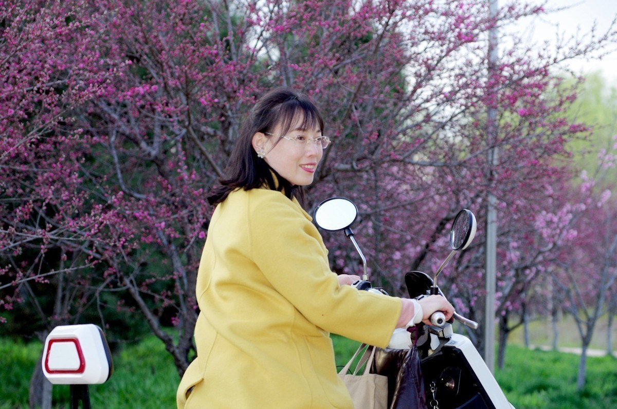 第一次给美女同事拍的片子