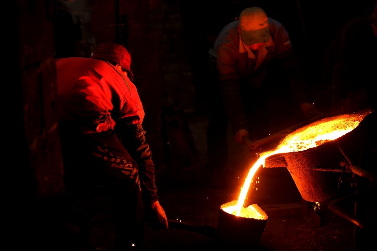 江西行—烈焰红红铸铁锅