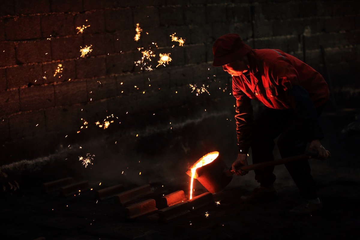 江西行—烈焰红红铸铁锅