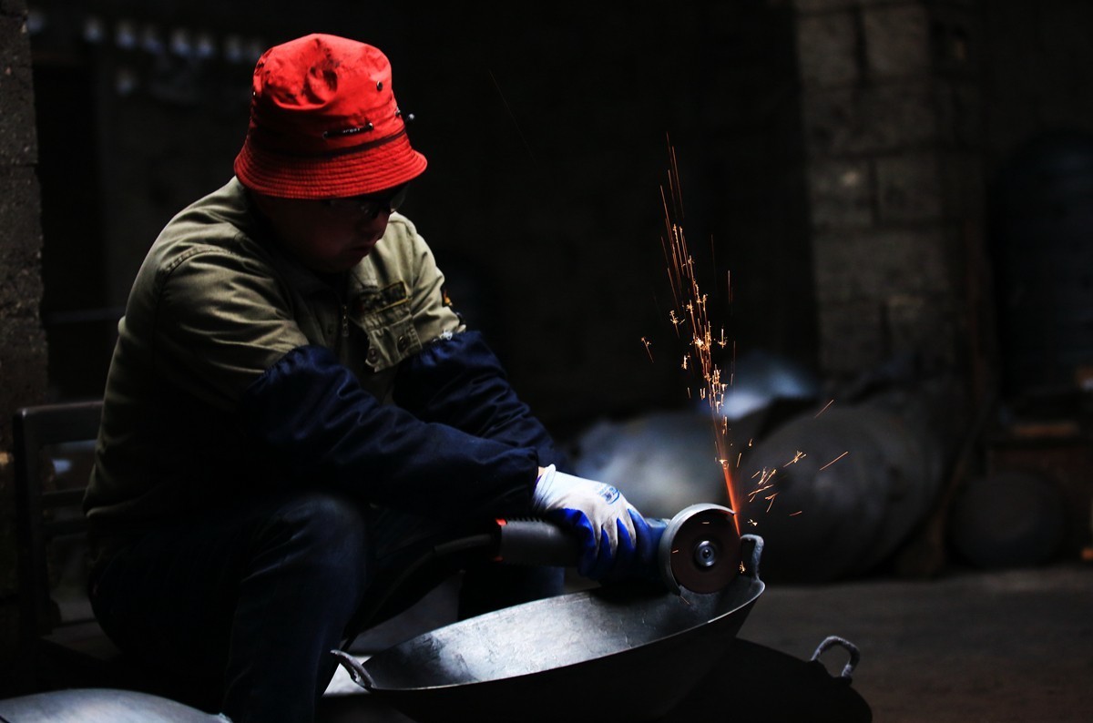 江西行—烈焰红红铸铁锅