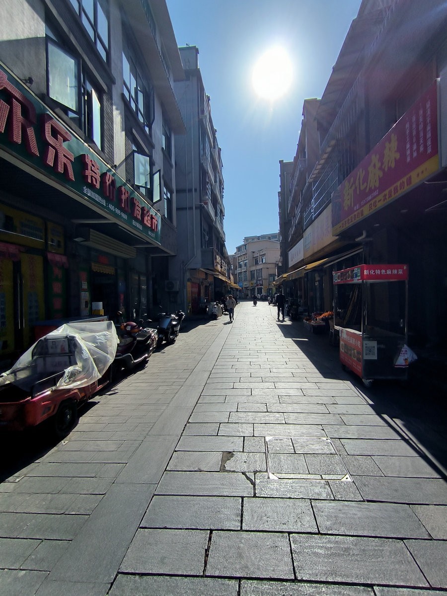 漫步星城 走街串巷（570）老防空洞