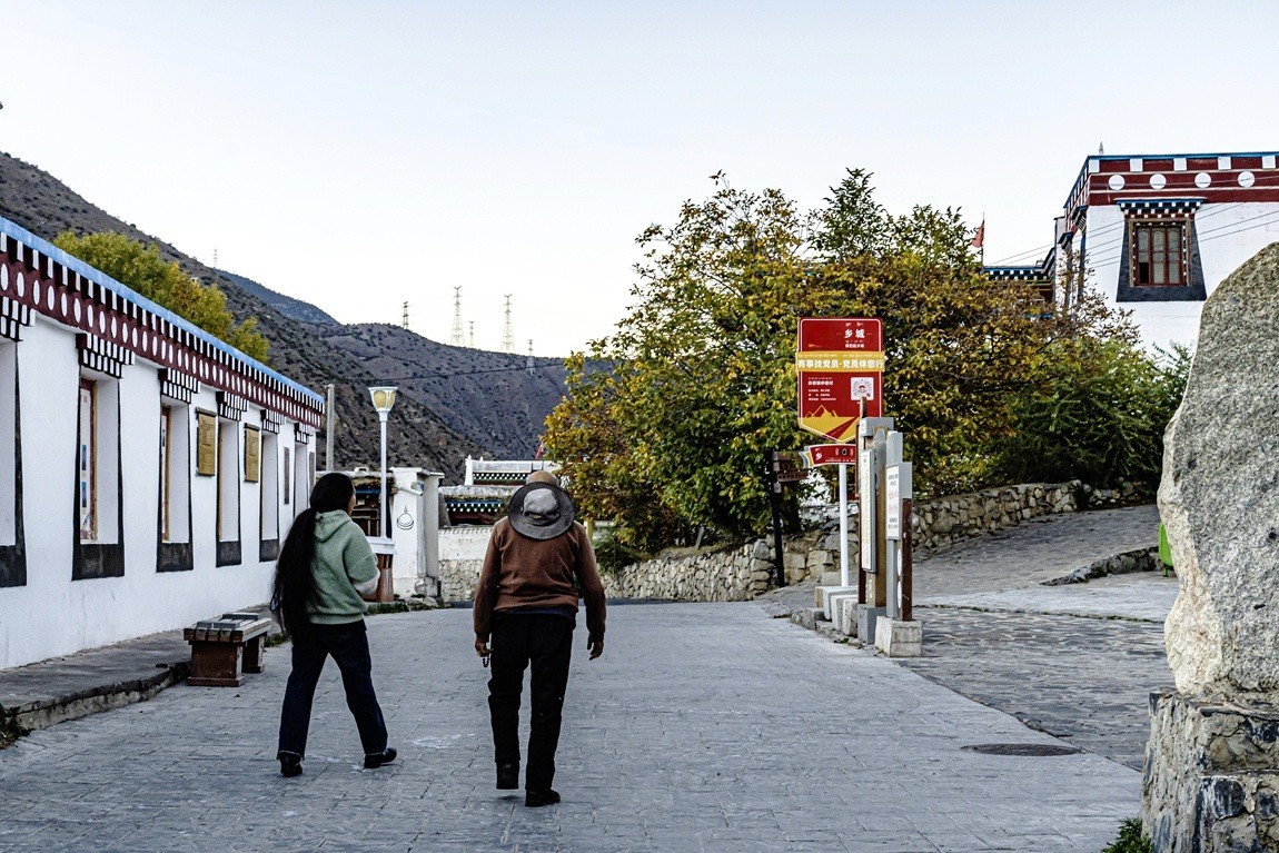 行走在318国道--甘孜--乡城县青德镇【17】