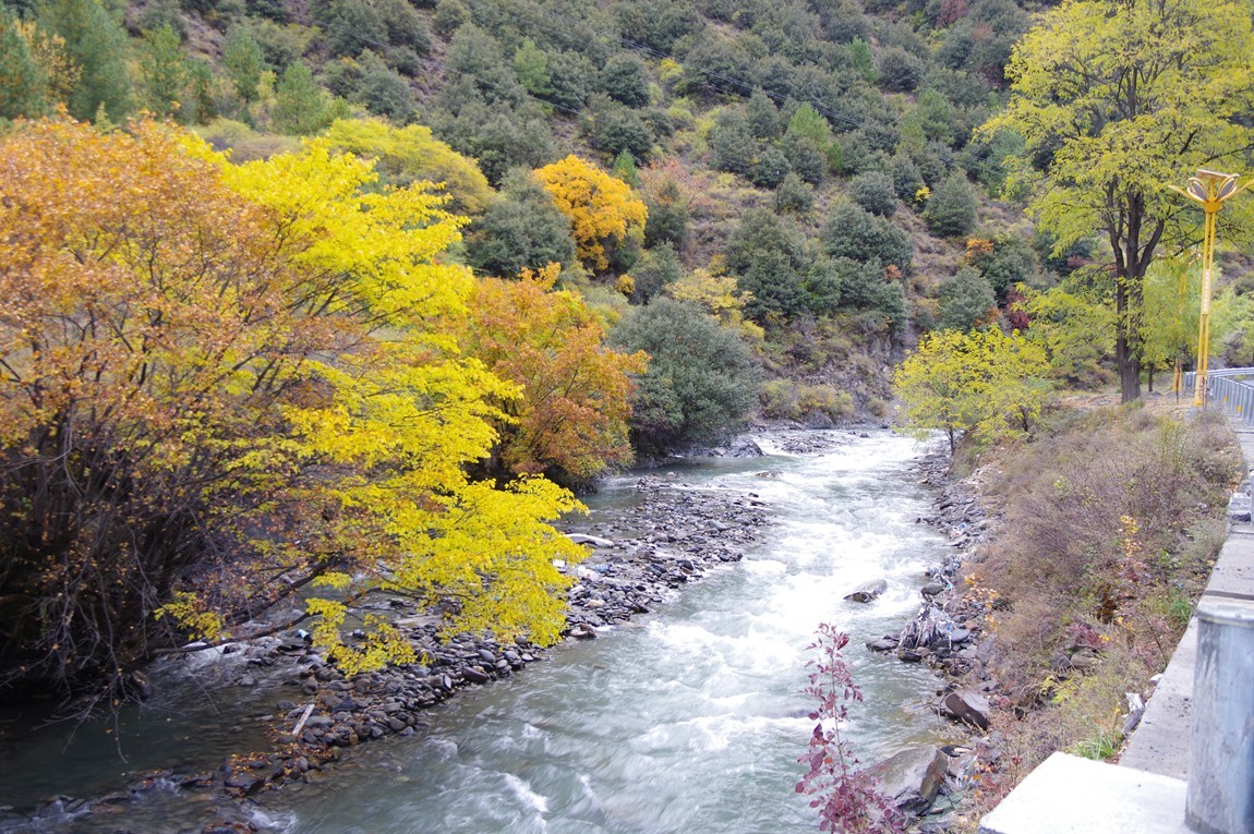 行走在318国道--甘孜--乡城县青德镇【17】