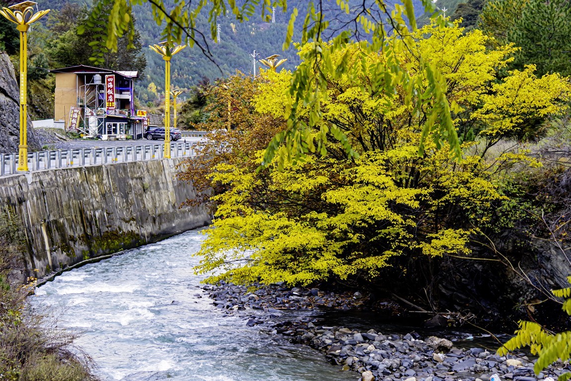 行走在318国道--甘孜--乡城县青德镇【17】