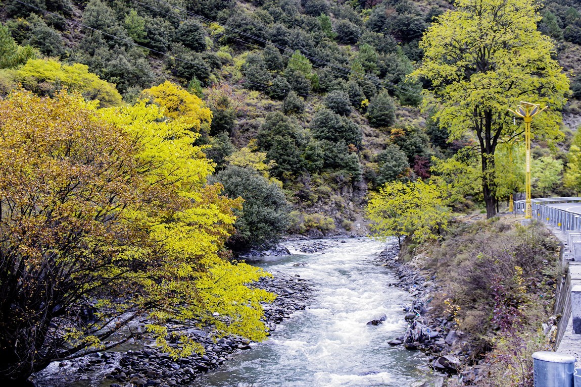 行走在318国道--甘孜--乡城县青德镇【17】