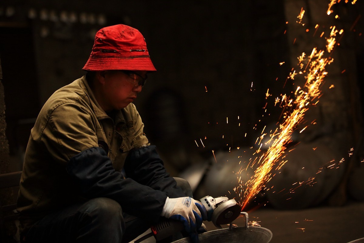 江西行—烈焰红红铸铁锅