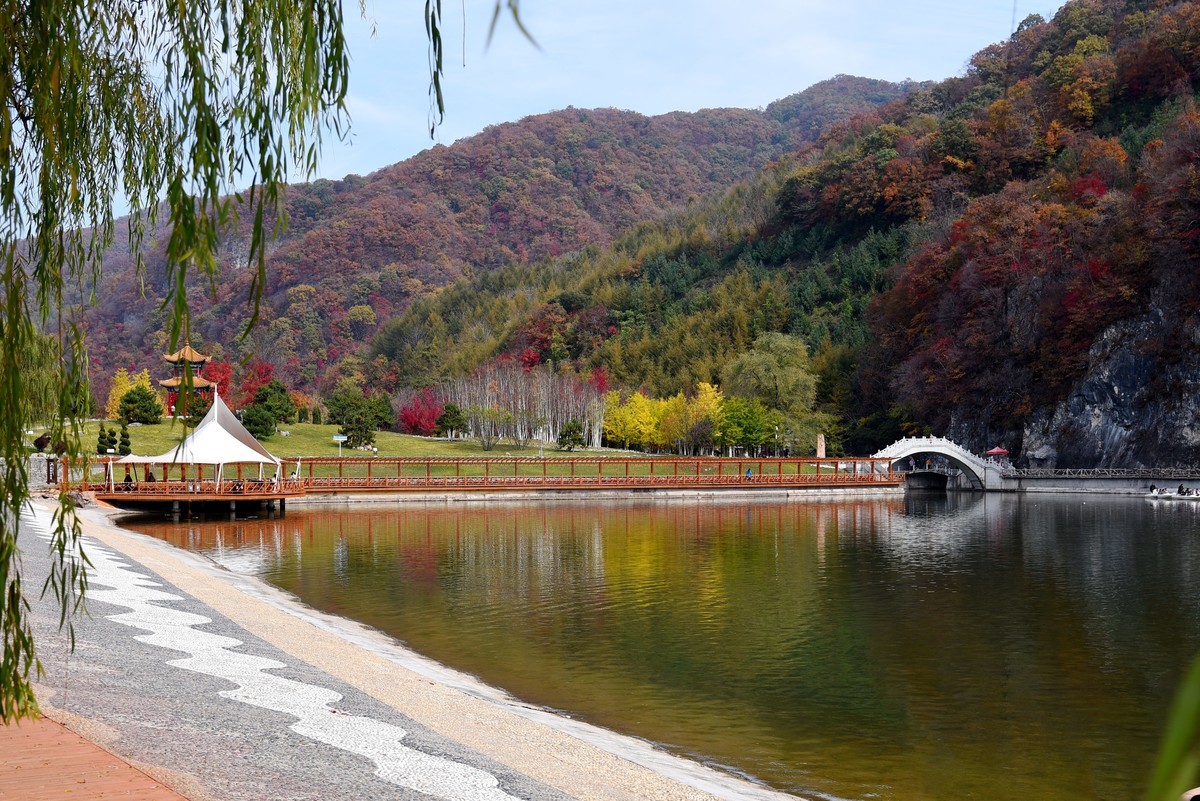 天锅古洞外景秋色（上）