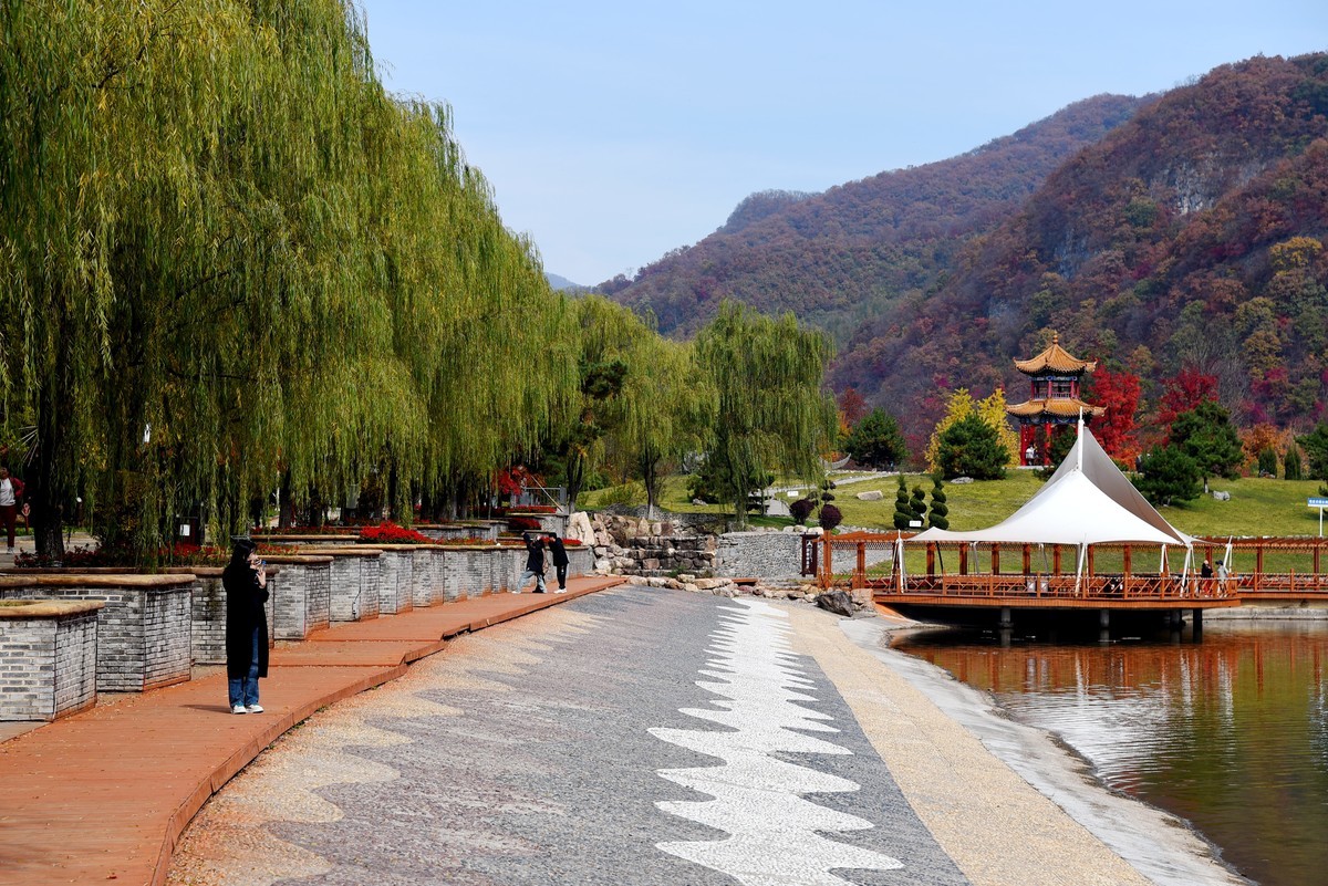 天锅古洞外景秋色（上）