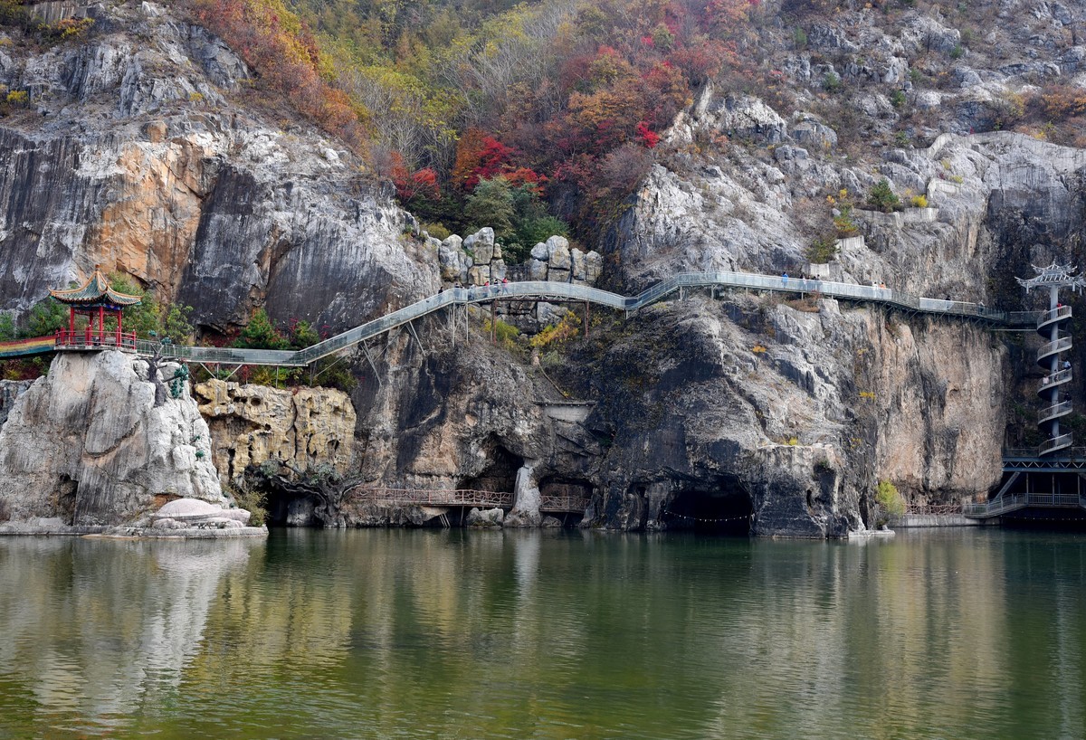 天锅古洞外景秋色（上）