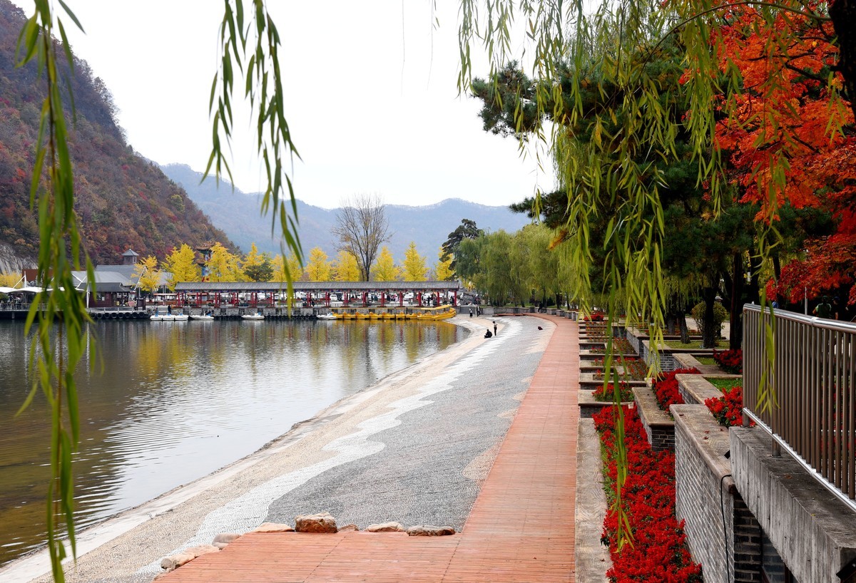 天锅古洞外景秋色（上）