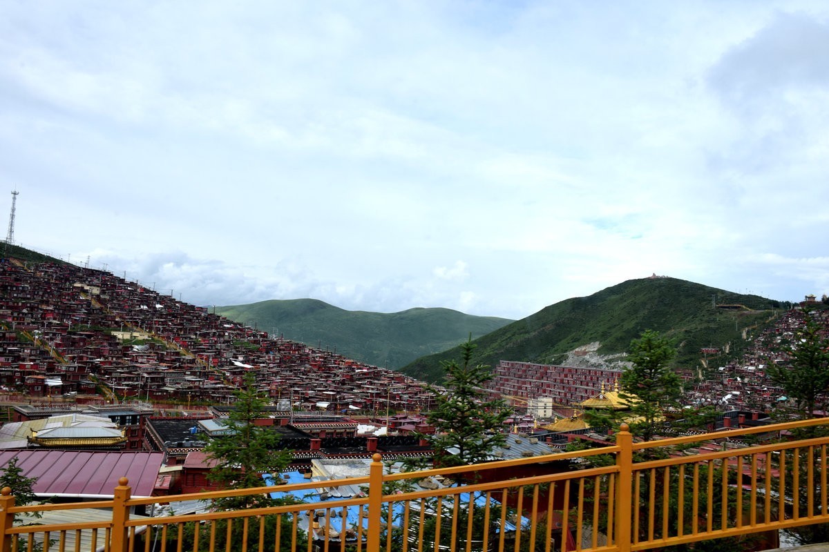 2023夏 黔赣鄂渝川（129）当整个视界充斥着红房子