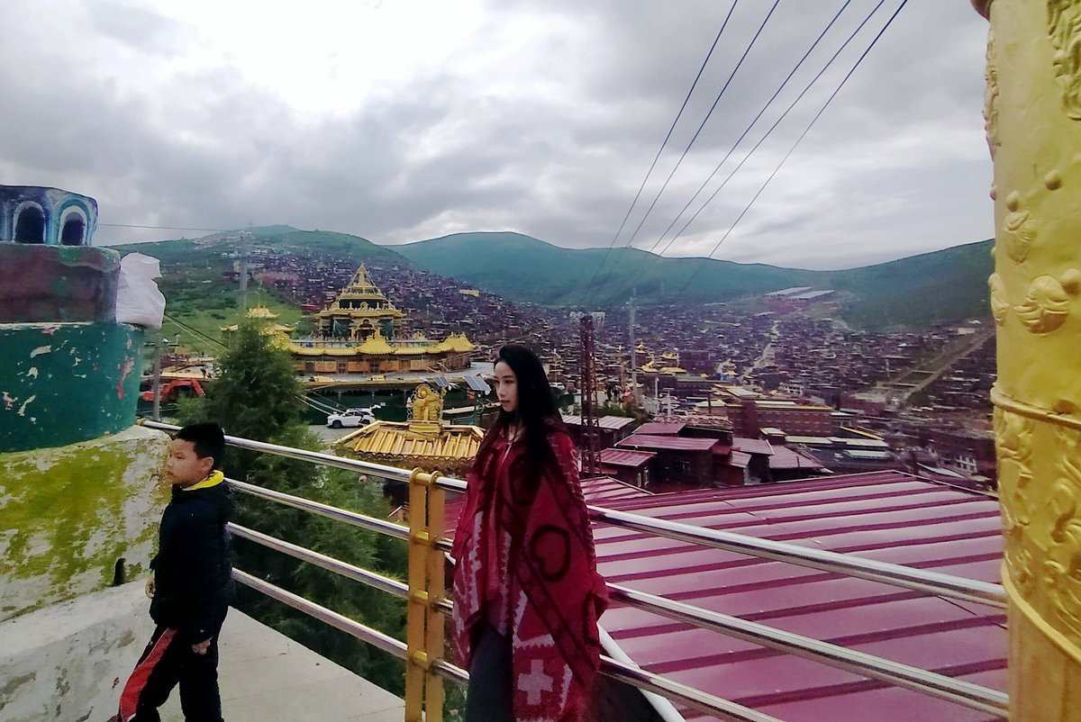 2023夏 黔赣鄂渝川（129）当整个视界充斥着红房子