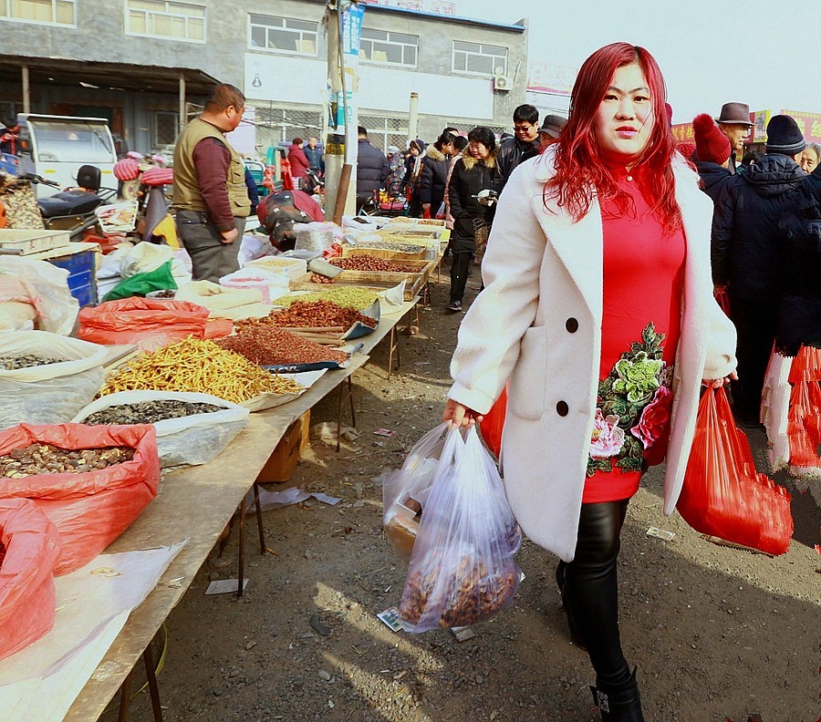 《不老松：纪实摄影》(5)年跟底下赶大集，办年货，满载而归！